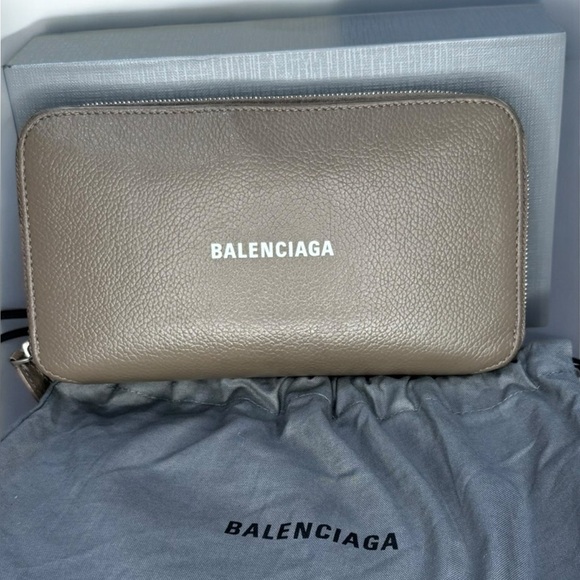 Authentic Balenciaga Cash Continental leather Wallet with box - Picture 1 of 13